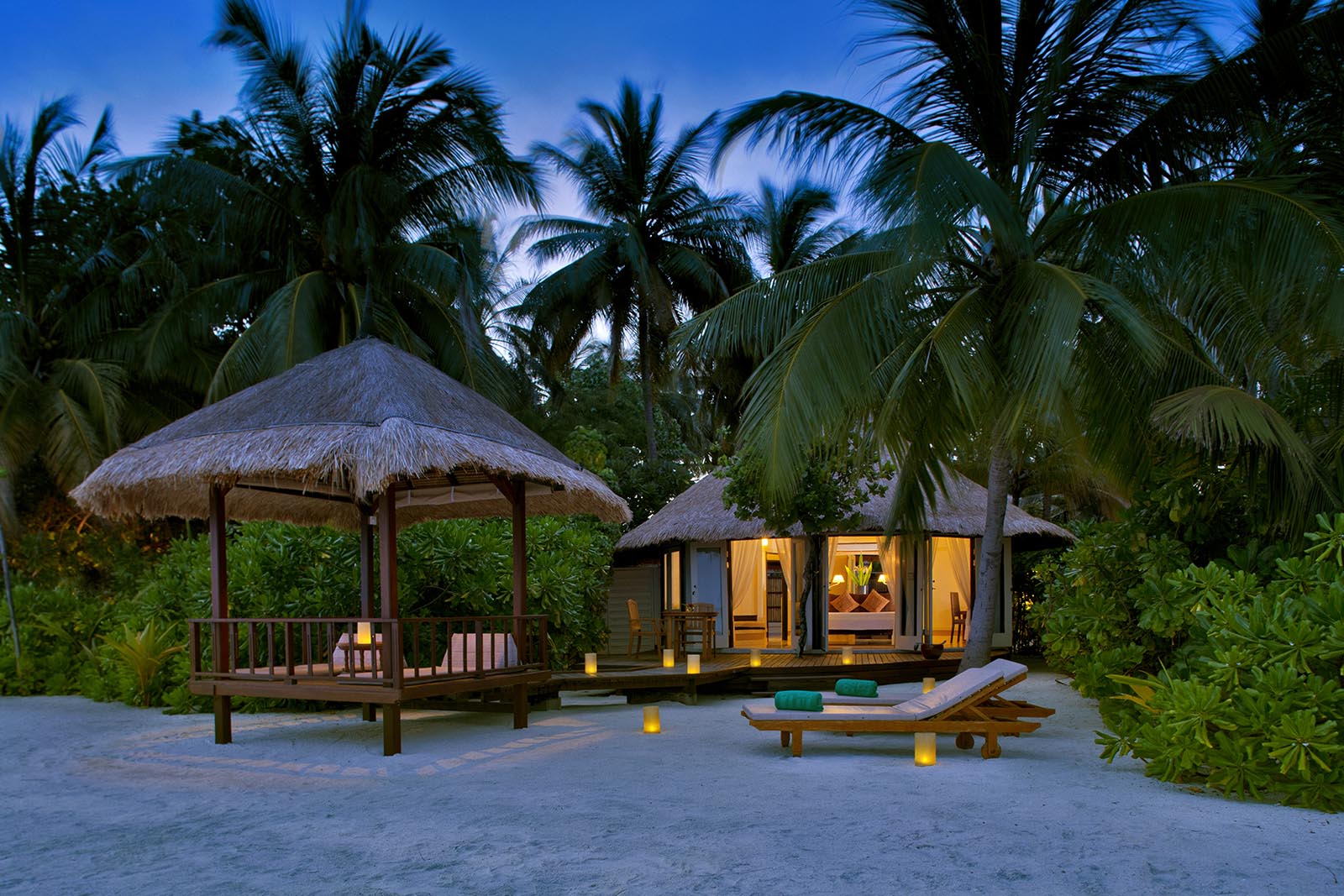 Beachfront Pool Villa at Banyan Tree Vabbinfaru - photo 1