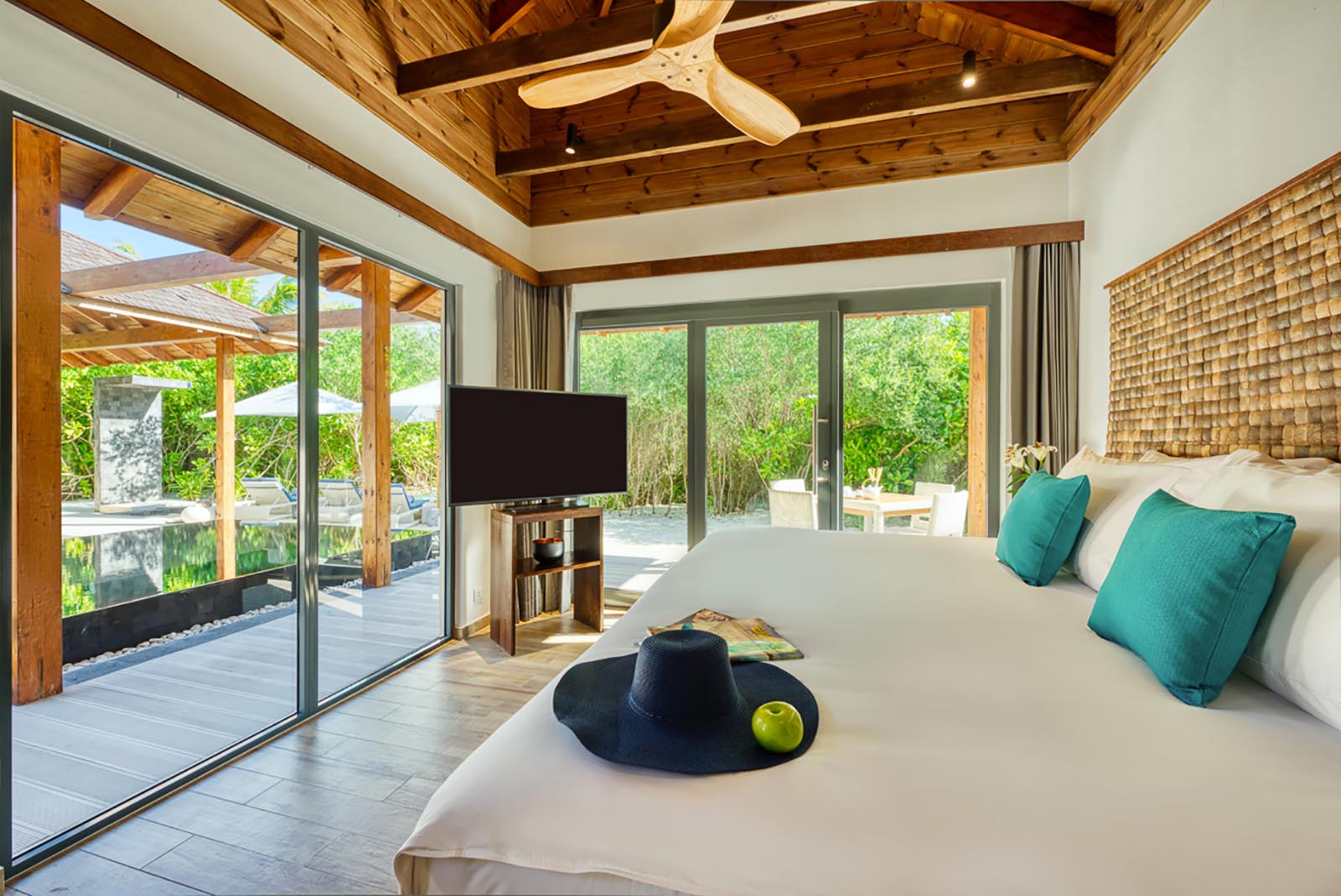 Kuredhivaru Resort & Spa Maldives gallery image 1