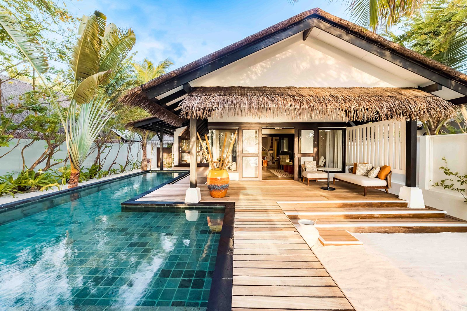 Earth Pool Pavilion at OZEN Life Maadhoo - photo 1