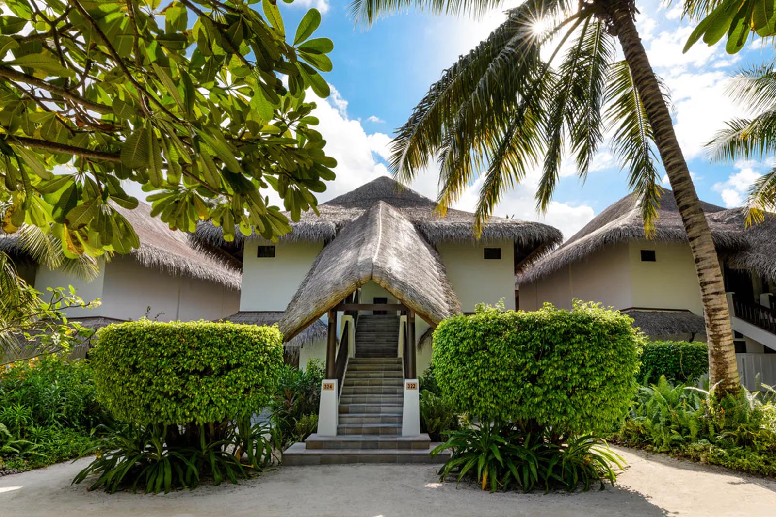 Beachfront Deluxe King at Sheraton Maldives Full Moon Resort & Spa - photo 1
